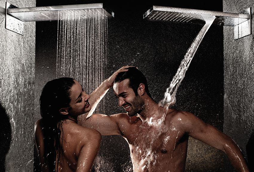Have s shower. Тропический дождь романтика.